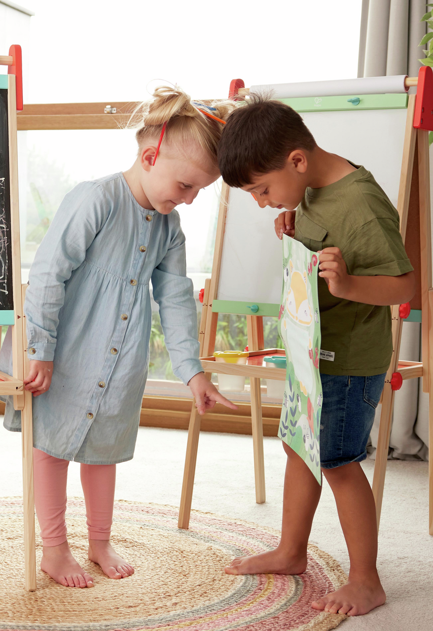 Malspaß mit Farbrollern und Schablonen